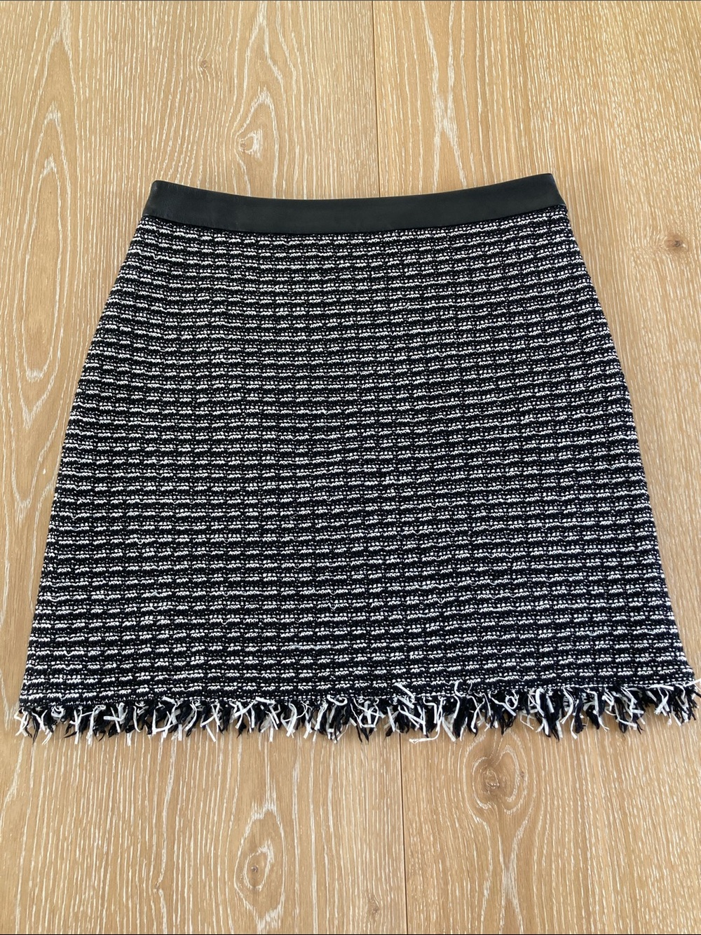 Tory Burch Black and White Tweed Skirt  size 8
